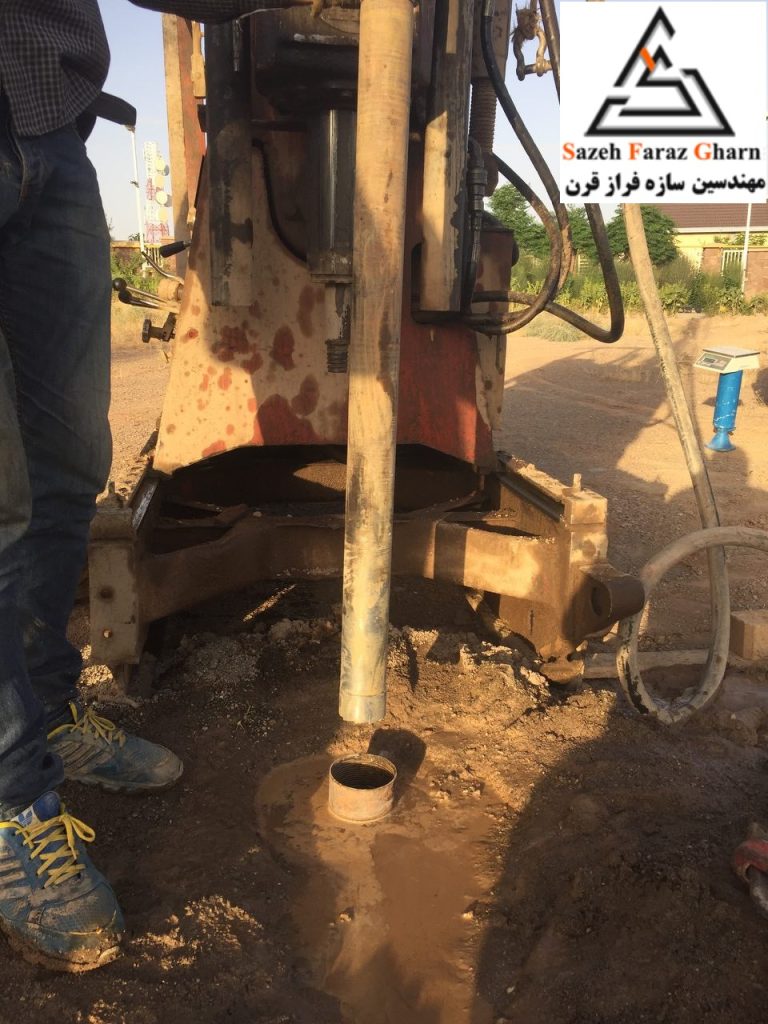 حفاری گمانه ژئوتکنیکی