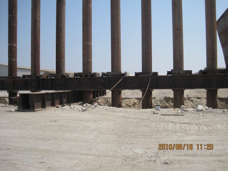 قرارگیری شمع های فولادی در موقعیت مشخص شده برای کوبش