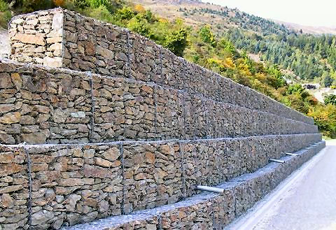 سازه نگهبان خاک بادیوارهای وزنی وطره ای